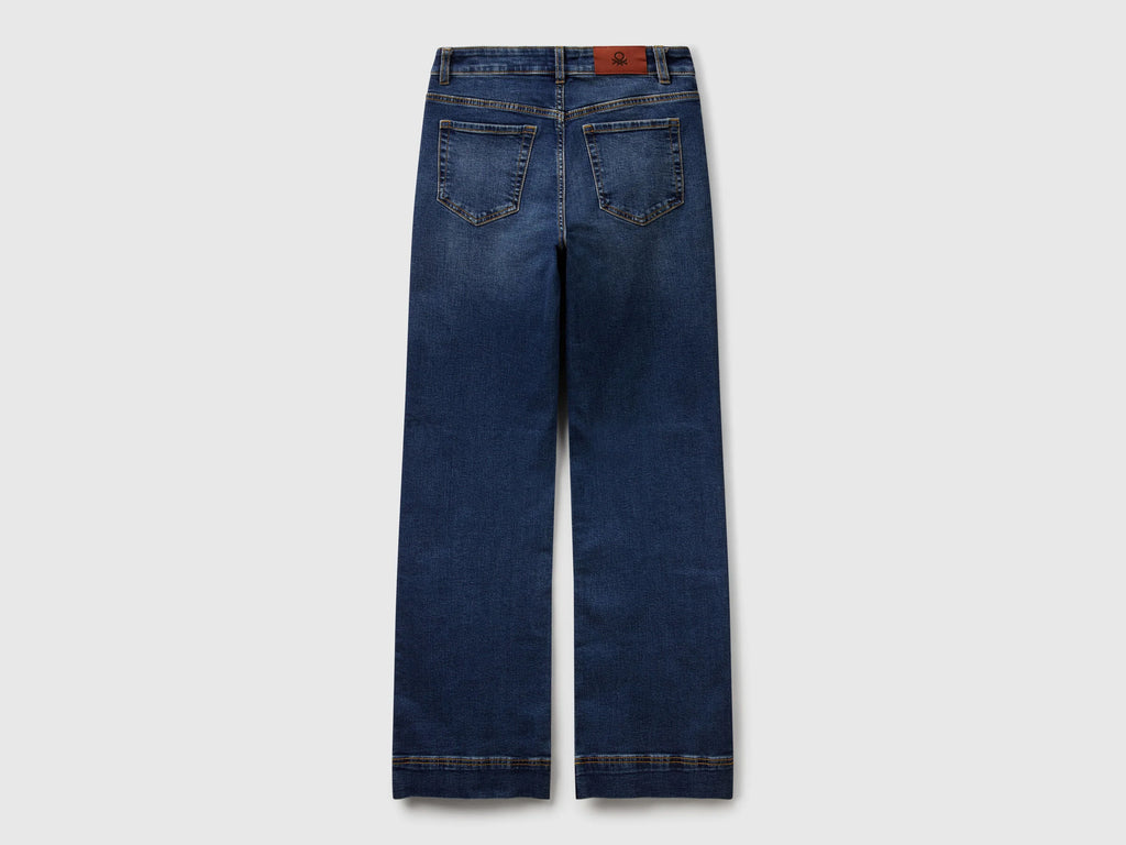 Jeans flare in cotone riciclato