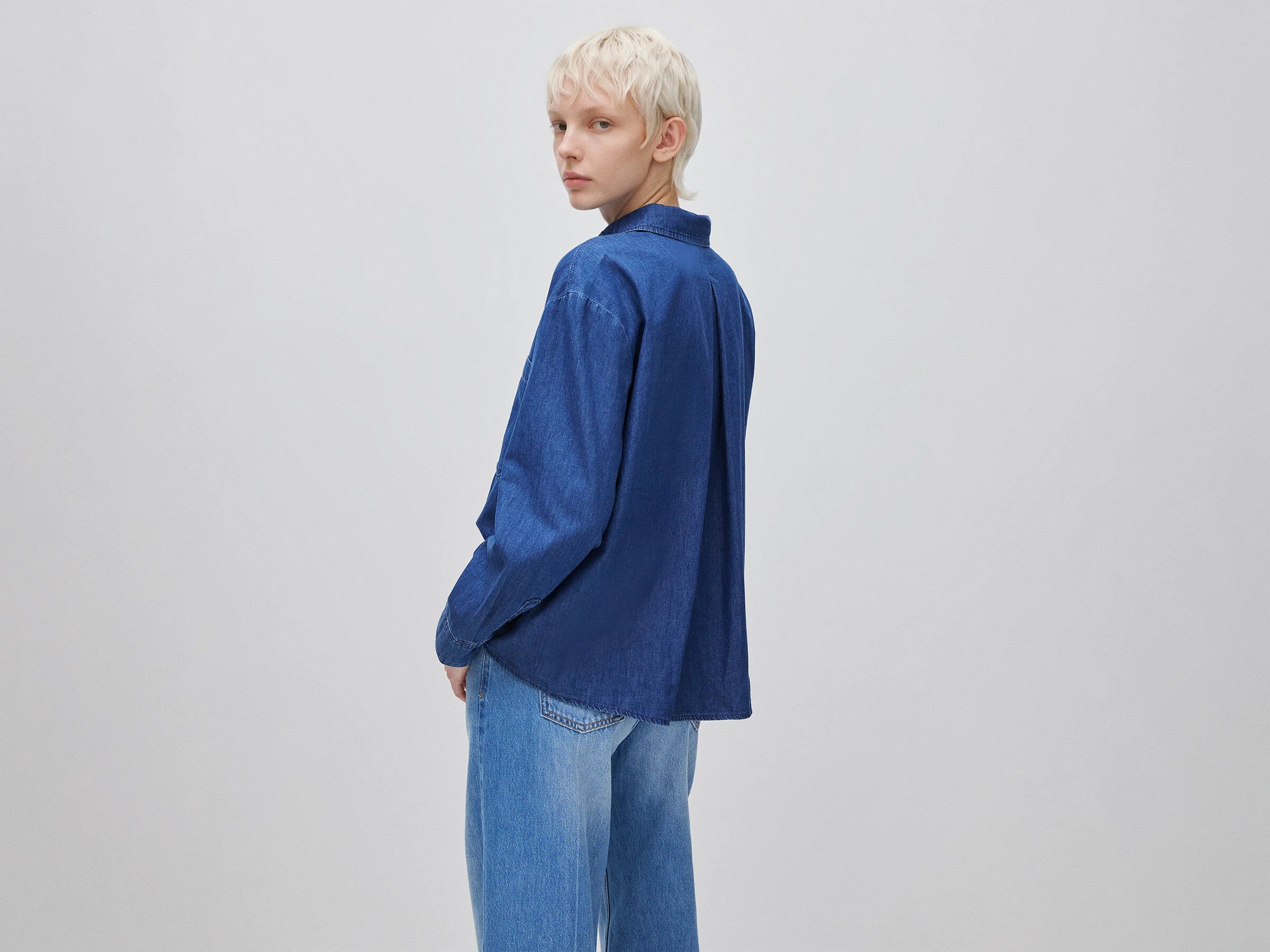 Camicia cropped in chambray