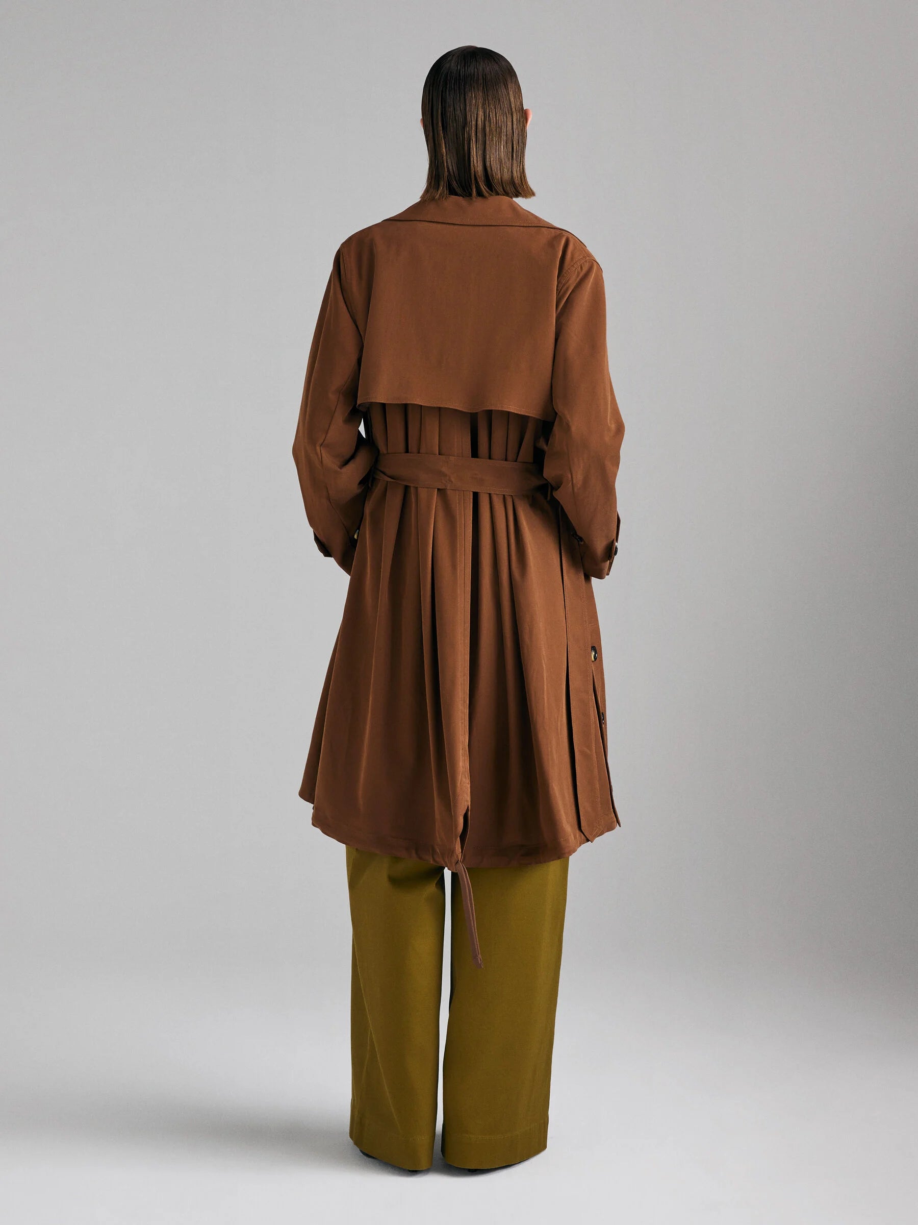 Trench fluido con cintura