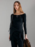 Maglietta off shoulder con anello sliver