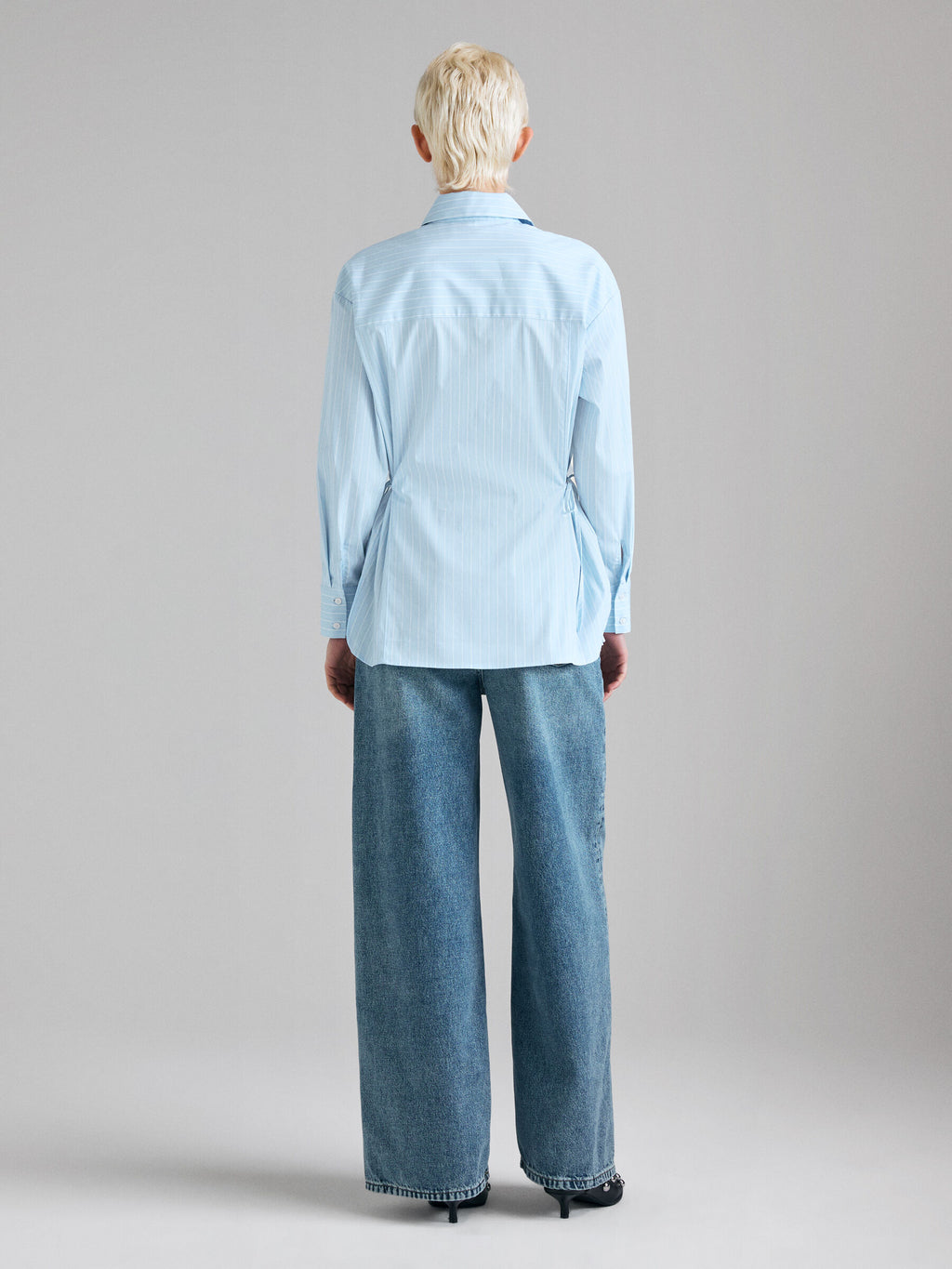 Camicia a righe con laccetti