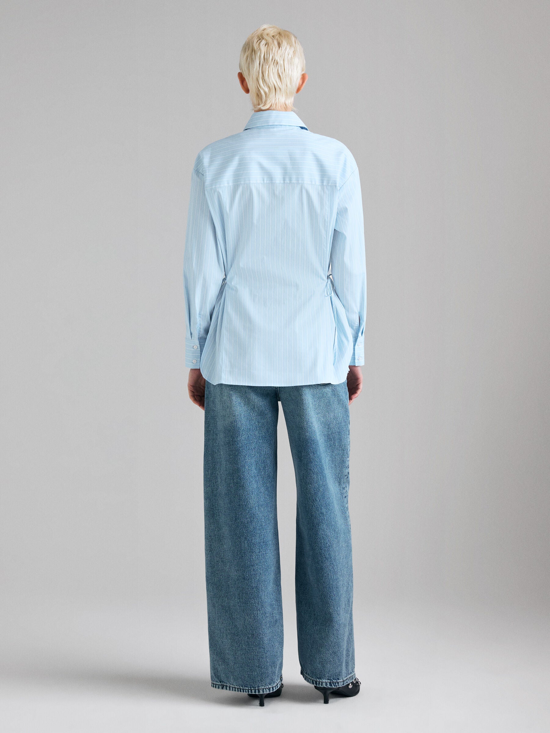 Camicia a righe con laccetti