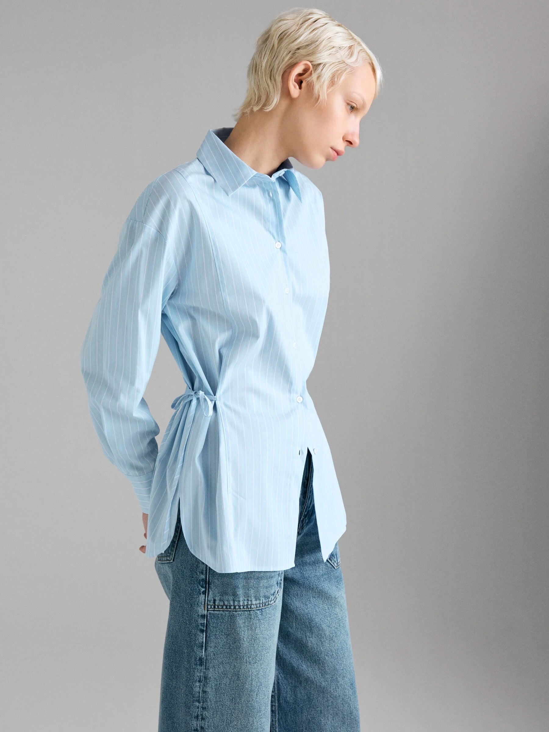 Camicia a righe con laccetti
