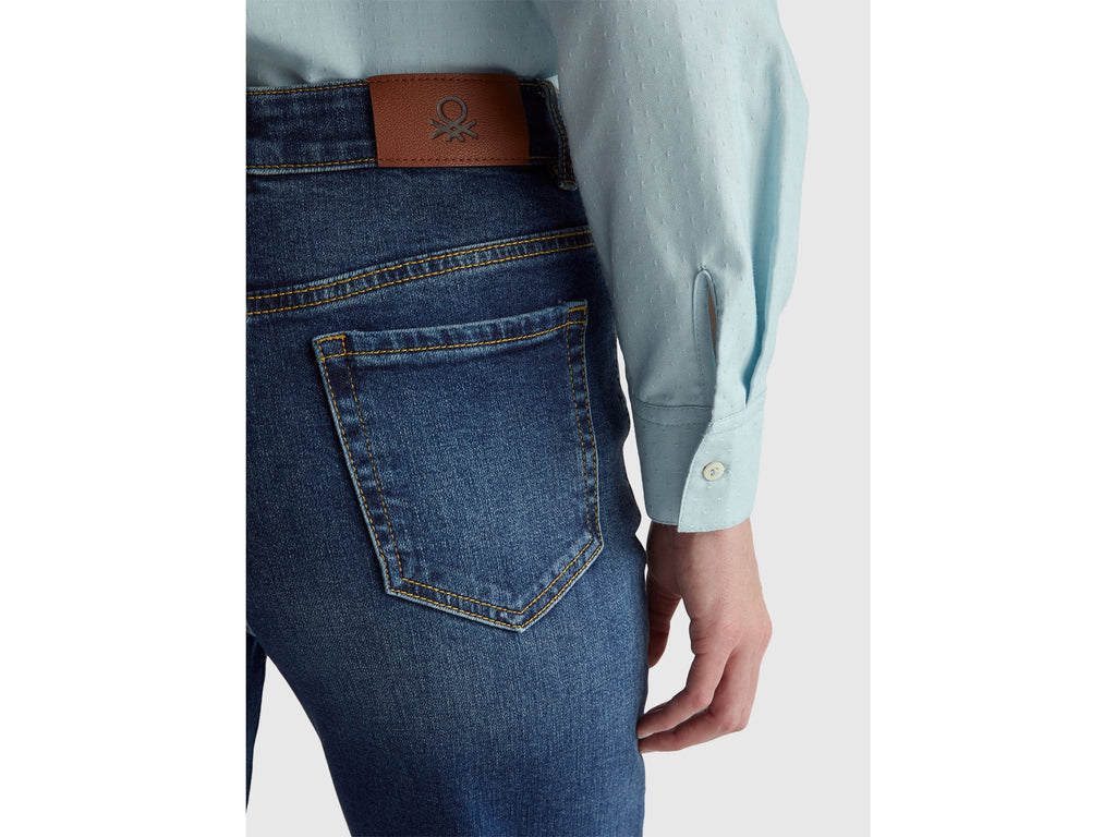 Jeans flare in cotone riciclato